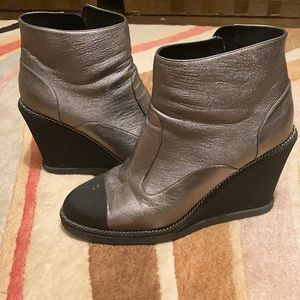 chanel citizen chain boots